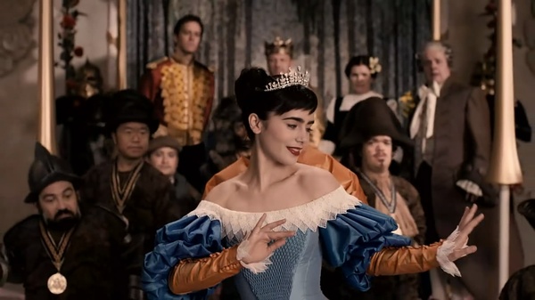 白雪姫と鏡の女王 リリー・コリンズ